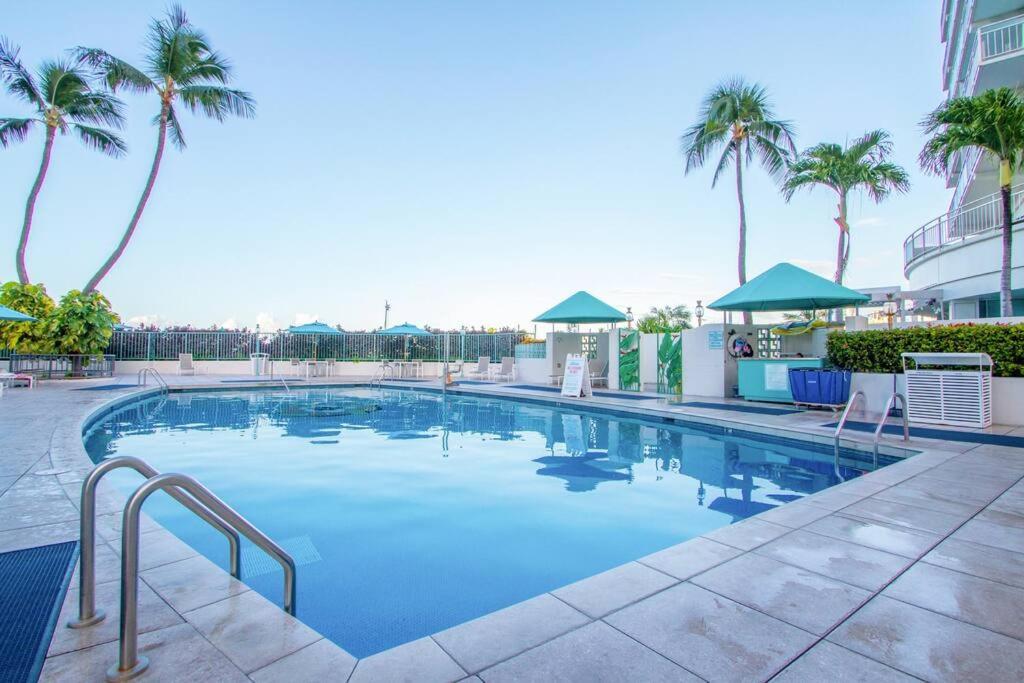 Resort Life At A Low Price- Ilikai Hotel Honolulu Dış mekan fotoğraf