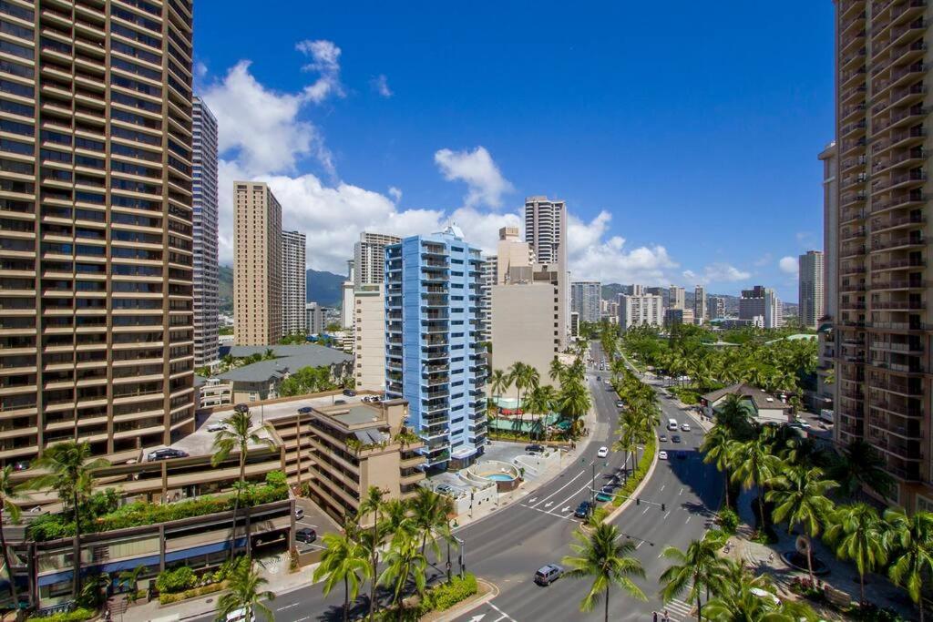 Resort Life At A Low Price- Ilikai Hotel Honolulu Dış mekan fotoğraf